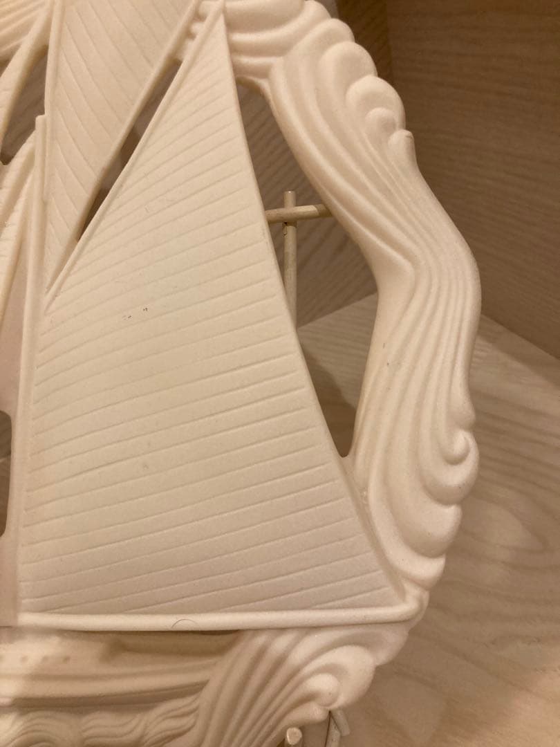 ホワイトクリームカラー　帆船デザイン装飾品