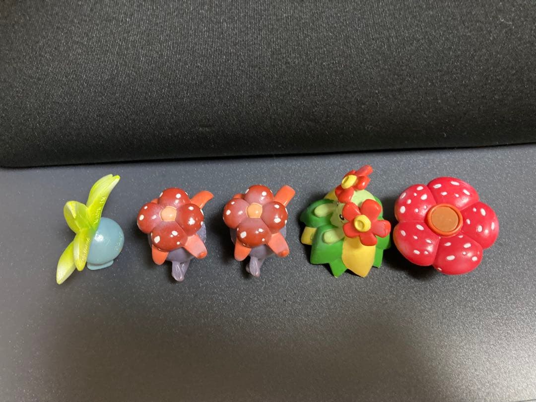 ポケモン　モンコレ　ナゾノクサ　クサイハナ×２　ラフレシア　キレイハナ