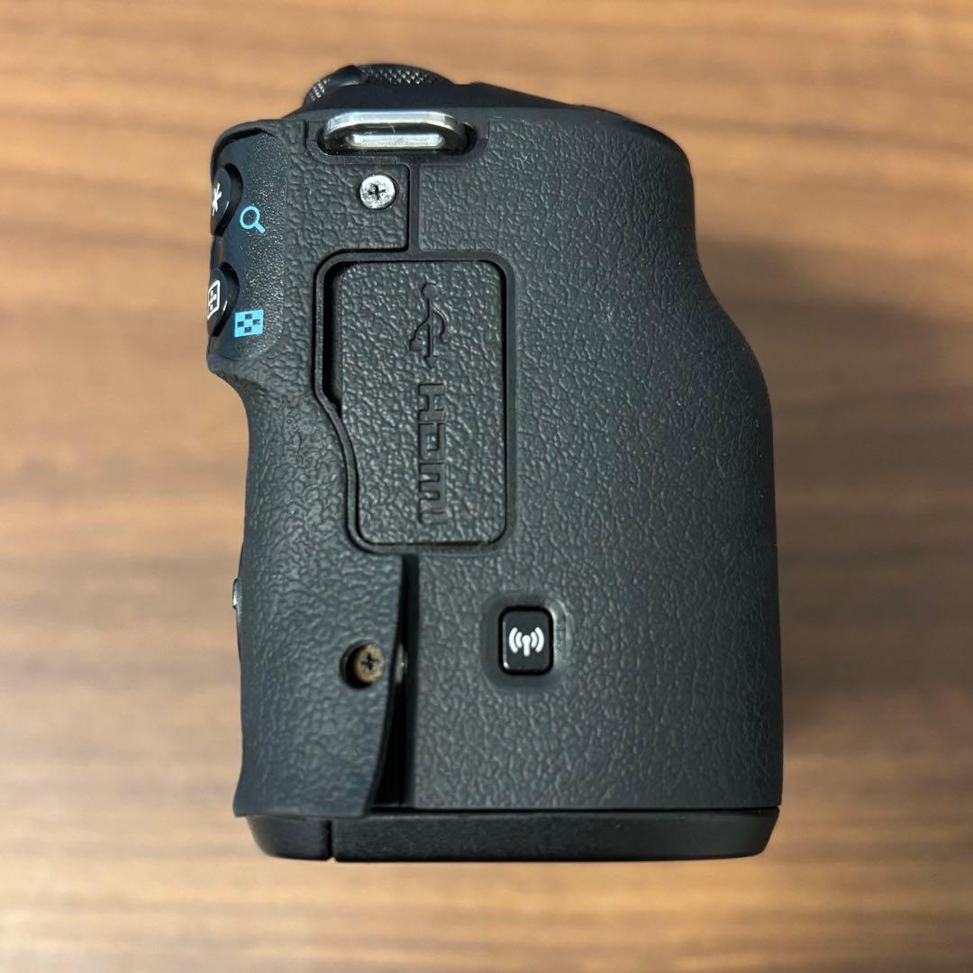 Canon EOS KissMミラーレス一眼カメラ