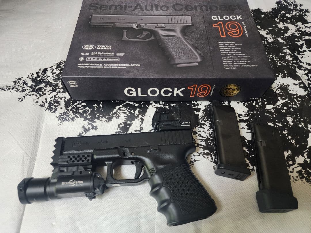 東京マルイ　グロック19　カスタム　ストライクフェイス、ドットサイト　等