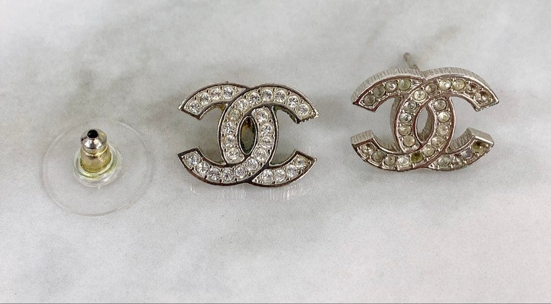 ＋【訳あり】シャネル ピアス 両耳　ストーン付き　CCロゴ　シルバー