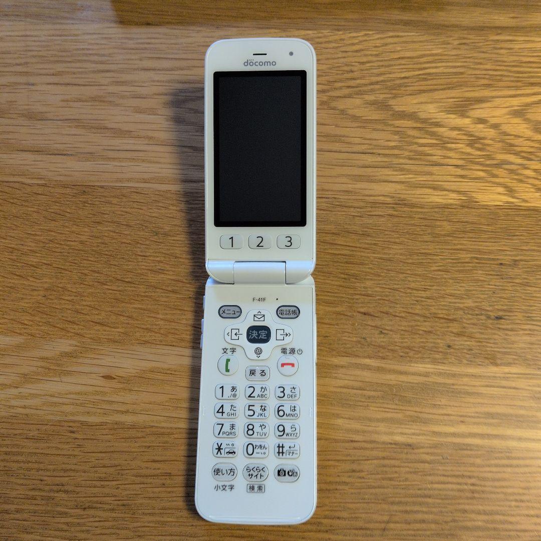 docomo らくらくホン F-41F ホワイト