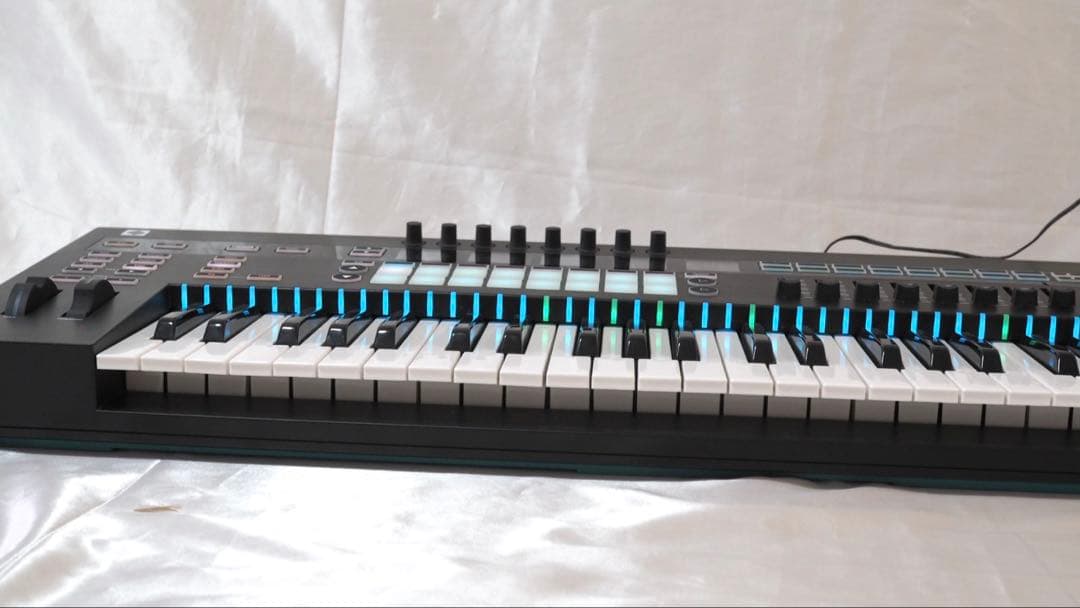 Novation SL MkIII 61鍵（MIDIキーボード）