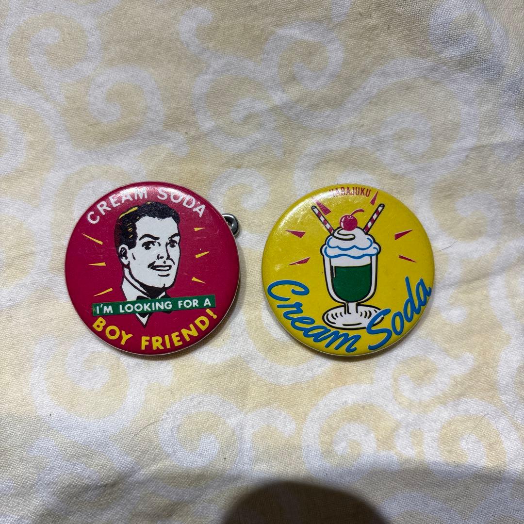 バッジコレクション 多彩なデザイン