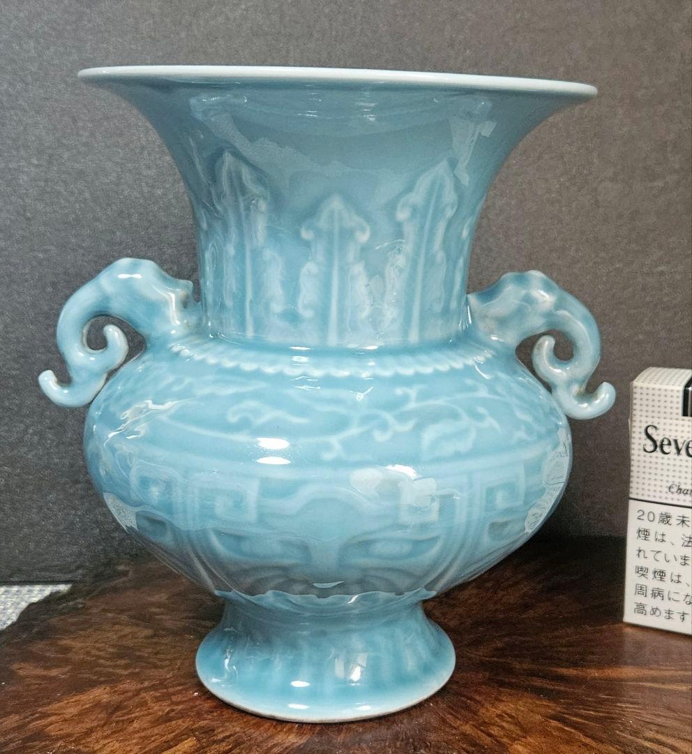 中国美術　中国陶磁器　青天釉　青磁 大清乾隆年製銘　双獣耳　唐草獣面図　 壺　罐