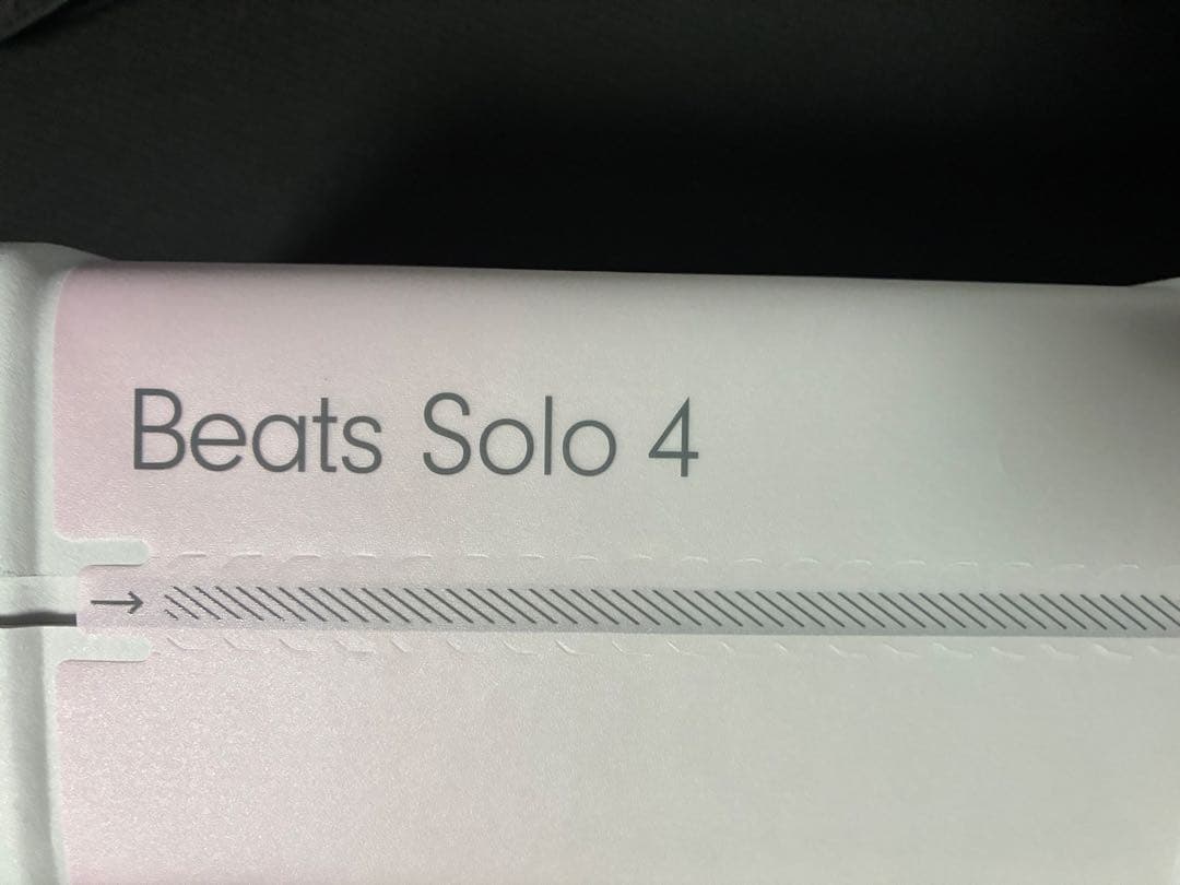Beats Solo 4 ヘッドフォン　新品　外箱凹みあり