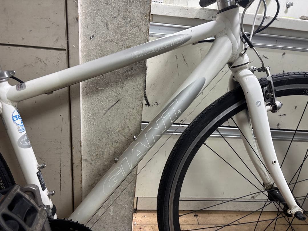 Giant エスケープ　小柄な方向けクロスバイク ホワイト 700C