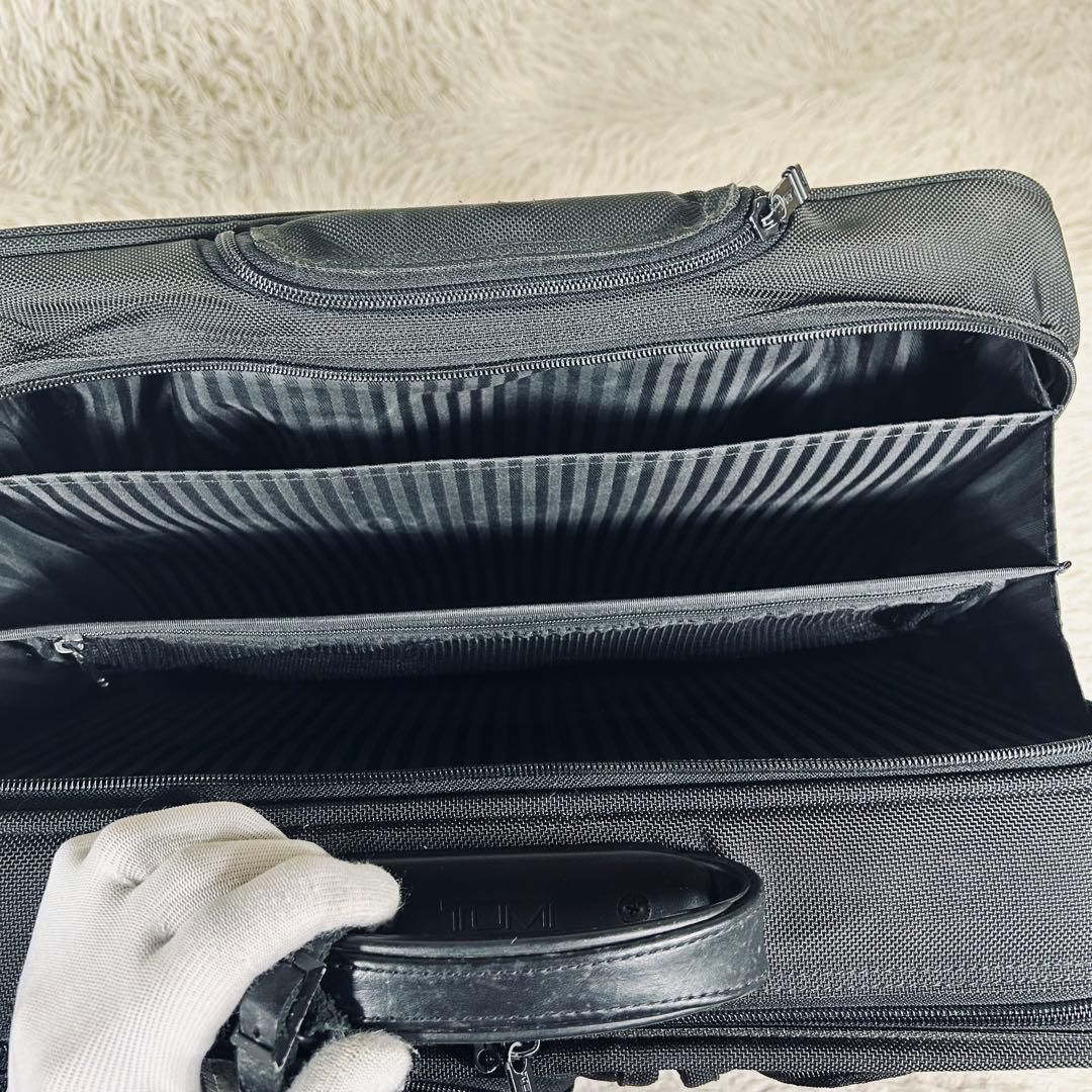 良品　TUMI　Alpha　ビジネスバッグ　キャリーケース　大容量　パソコン収納