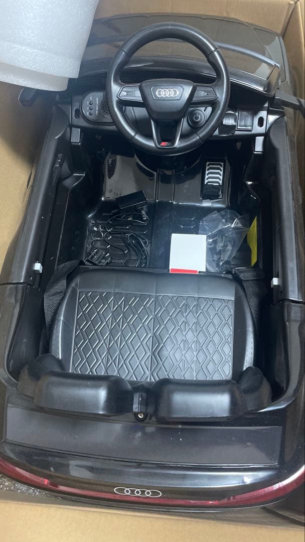 【やーまん市さま専用】Audi 電動ラジコンカー 黒