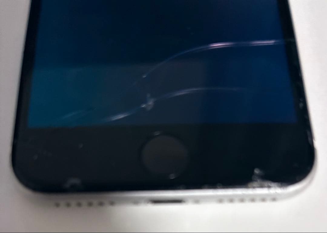 【ジャンク品】iPhone SE [第2世代] 画面割れ