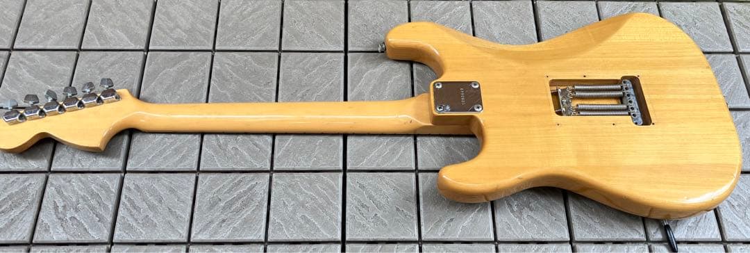 Aria pro Ⅱ ストラトキャスター ラージヘッド SSH Nカラー