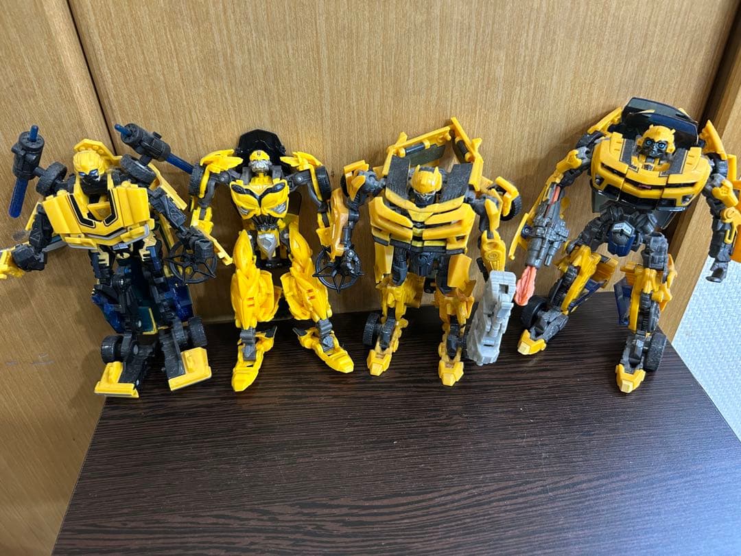 トランスフォーマー バンブルビー フィギュア 4体セット　オプティマスはオマケ