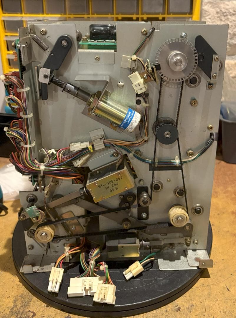 専用　グローリー高額紙幣両替機ERD-20Q専用架台付き②