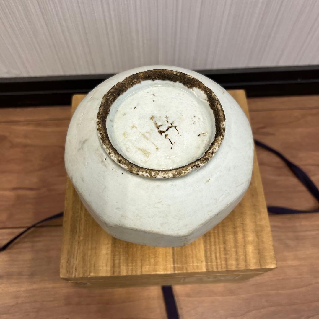 八角形青白陶器