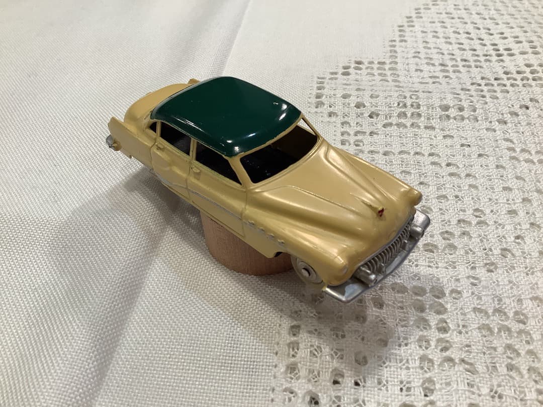 美品レア　DINKY TOYS BUICK ROADMASTER ミニカー