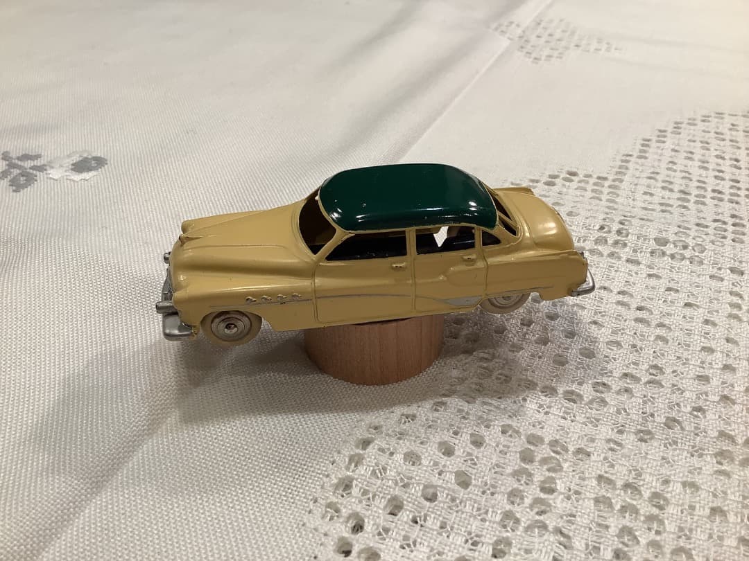 美品レア　DINKY TOYS BUICK ROADMASTER ミニカー