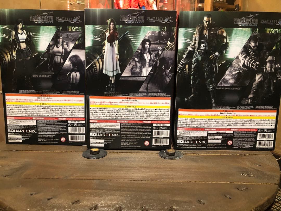 プレイアーツ改　ファイナルファンタジー VII エアリス 、バレット、ティファ