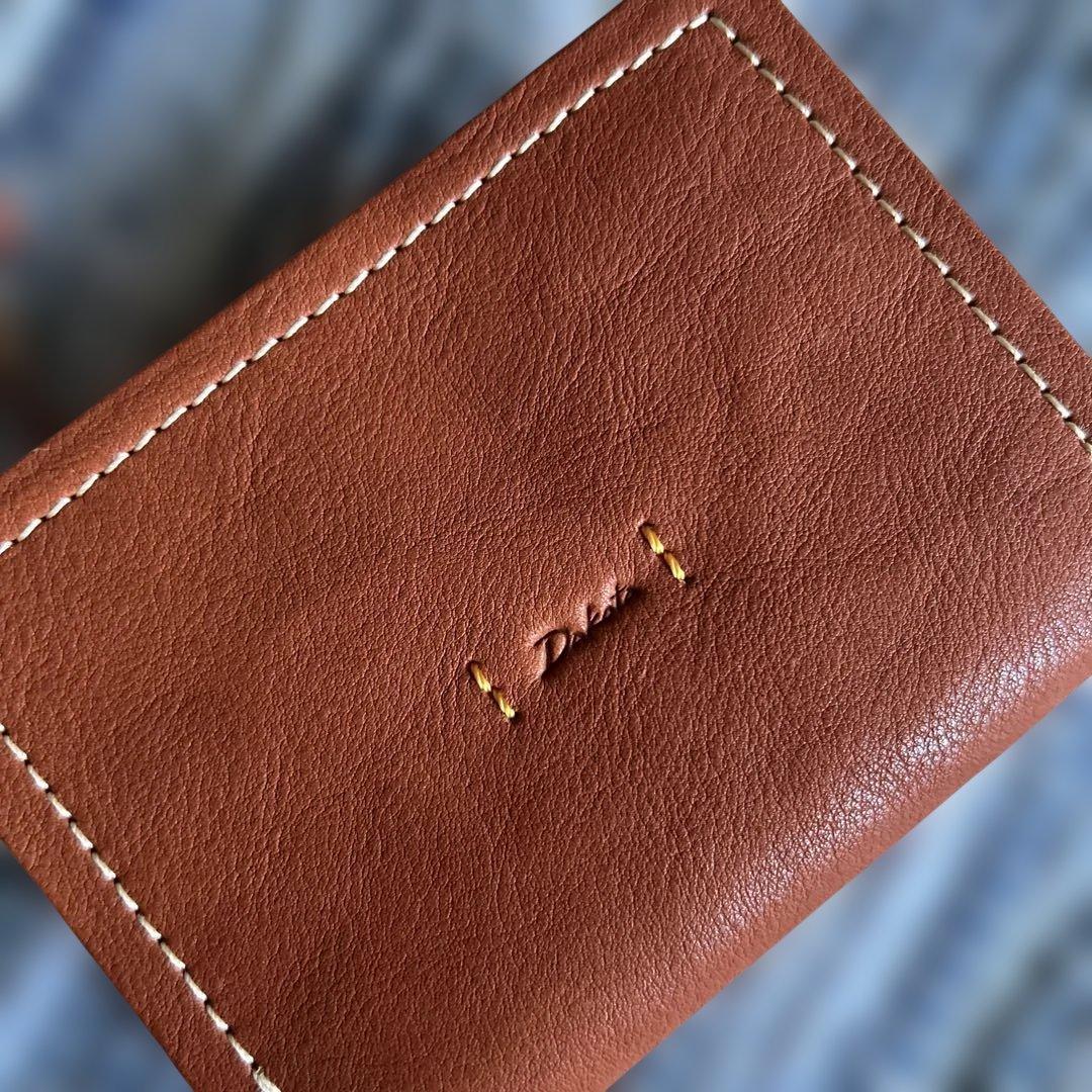 新品Dakota ブラウン 二つ折り牛革財布お勧め