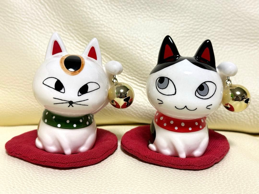 【激レア】 Shinzi Kato 陶器大きな鈴を持つ招き猫2体（美品）