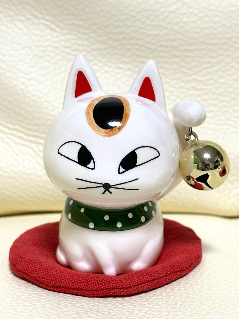 【激レア】 Shinzi Kato 陶器大きな鈴を持つ招き猫2体（美品）