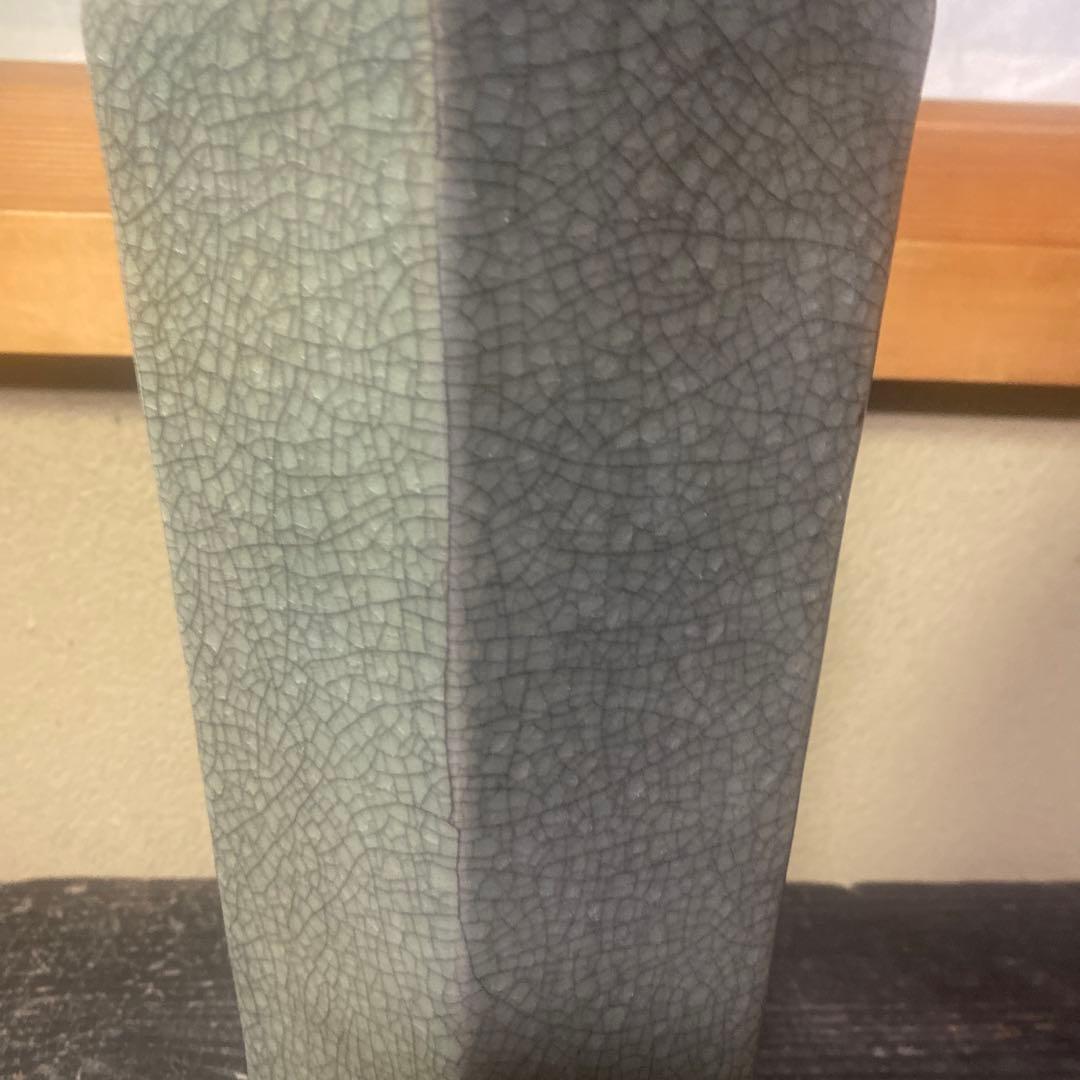 中国古玩　青磁ヒビ焼面取り花瓶【中】