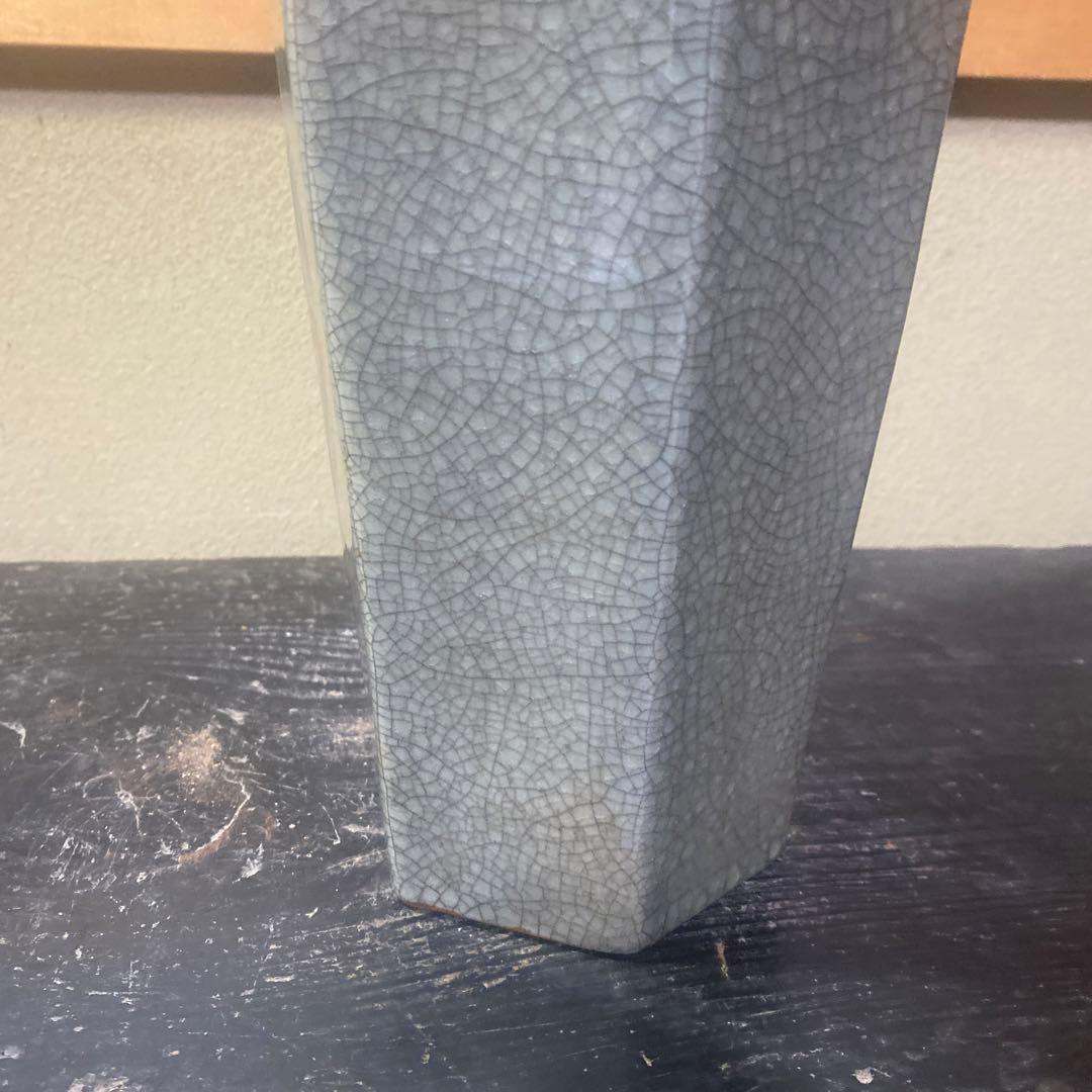 中国古玩　青磁ヒビ焼面取り花瓶【中】