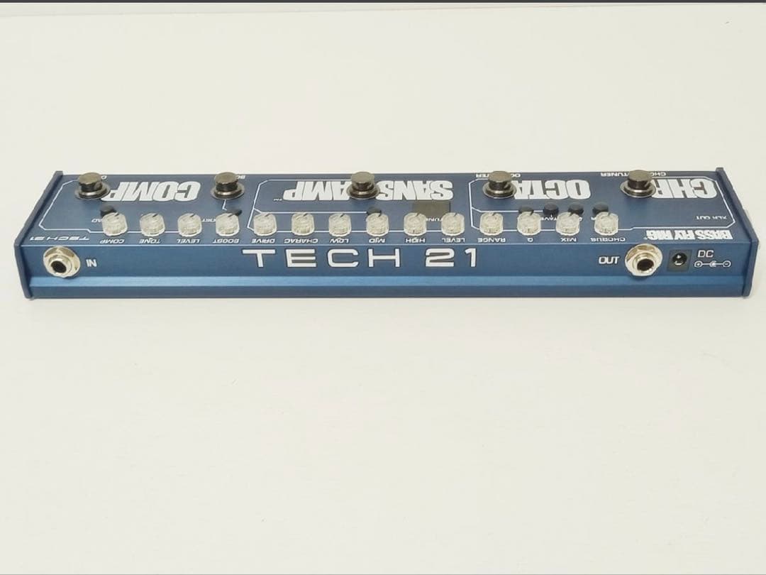 ベース TECH 21 BASS FLY RIG sans amp bass