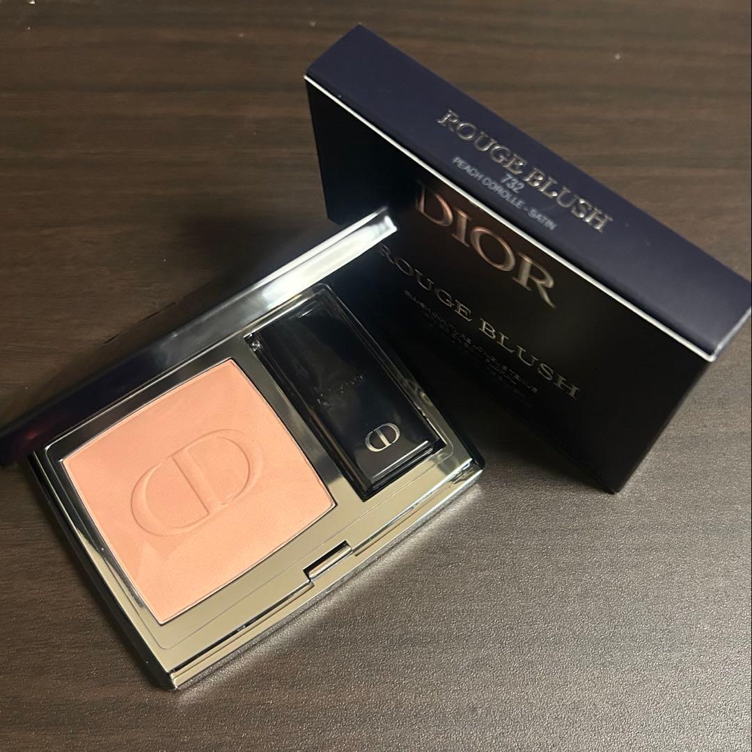 ディオールスキン　ルージュブラッシュ 732