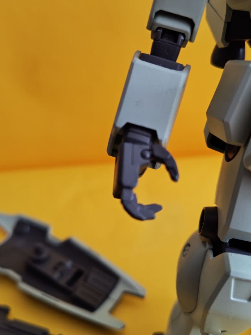 MG　RGM-79N ジム・カスタム　塗装済完成品