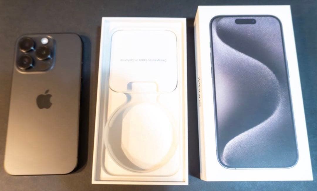 【美品】iPhone 15Pro 256GB SiMフリー　ブラックチタニウム