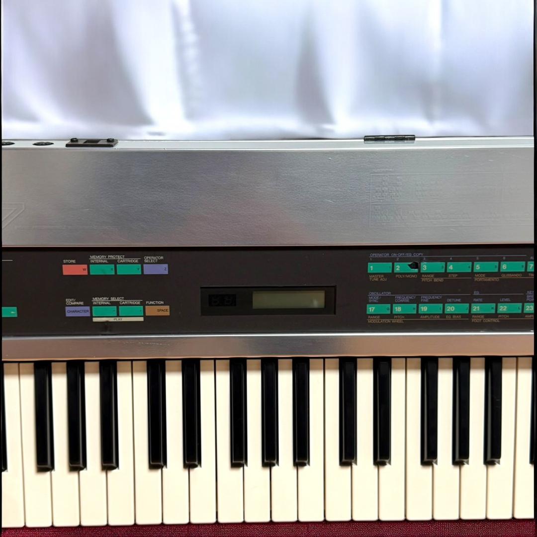 ☆良品 ヤマハ DX7 シンセサイザー VRC-107 カートリッジ付 シルバー