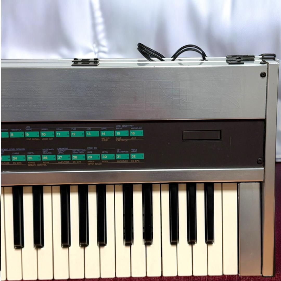 ☆良品 ヤマハ DX7 シンセサイザー VRC-107 カートリッジ付 シルバー