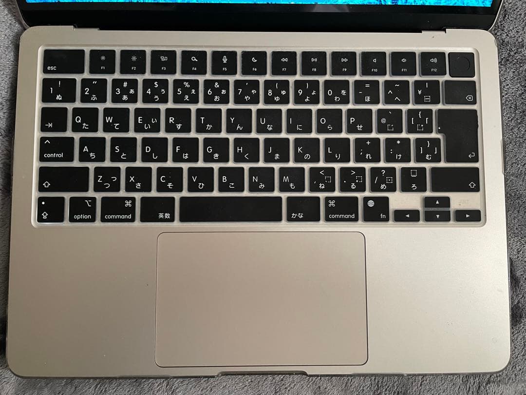 【美品・カバー付き】MacBook Air M2 13インチ8GB 256GB