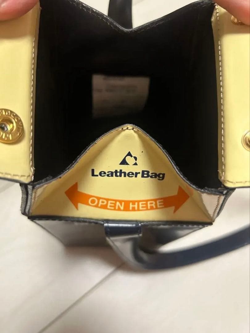 【新品未使用】MOSCHINO ジュースパック ショルダーバッグ