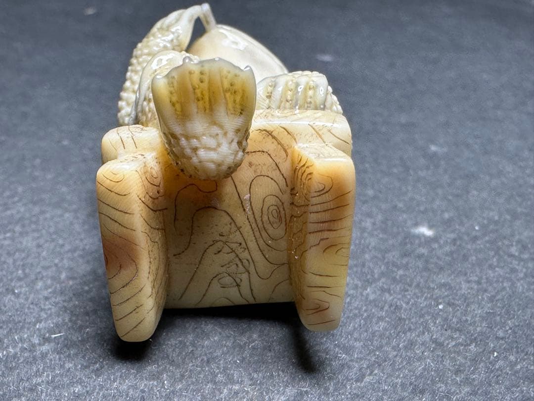 極上　根付　天然素材　アンティーク　和彫　置物　骨董　飾り物　古美術品　 置物