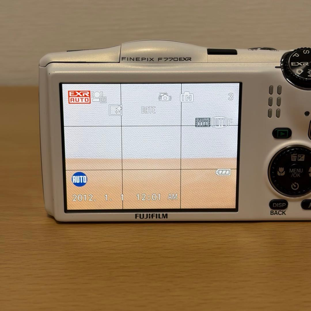 FUJIFILM FINEPIX F770EXR デジタルカメラ ホワイト