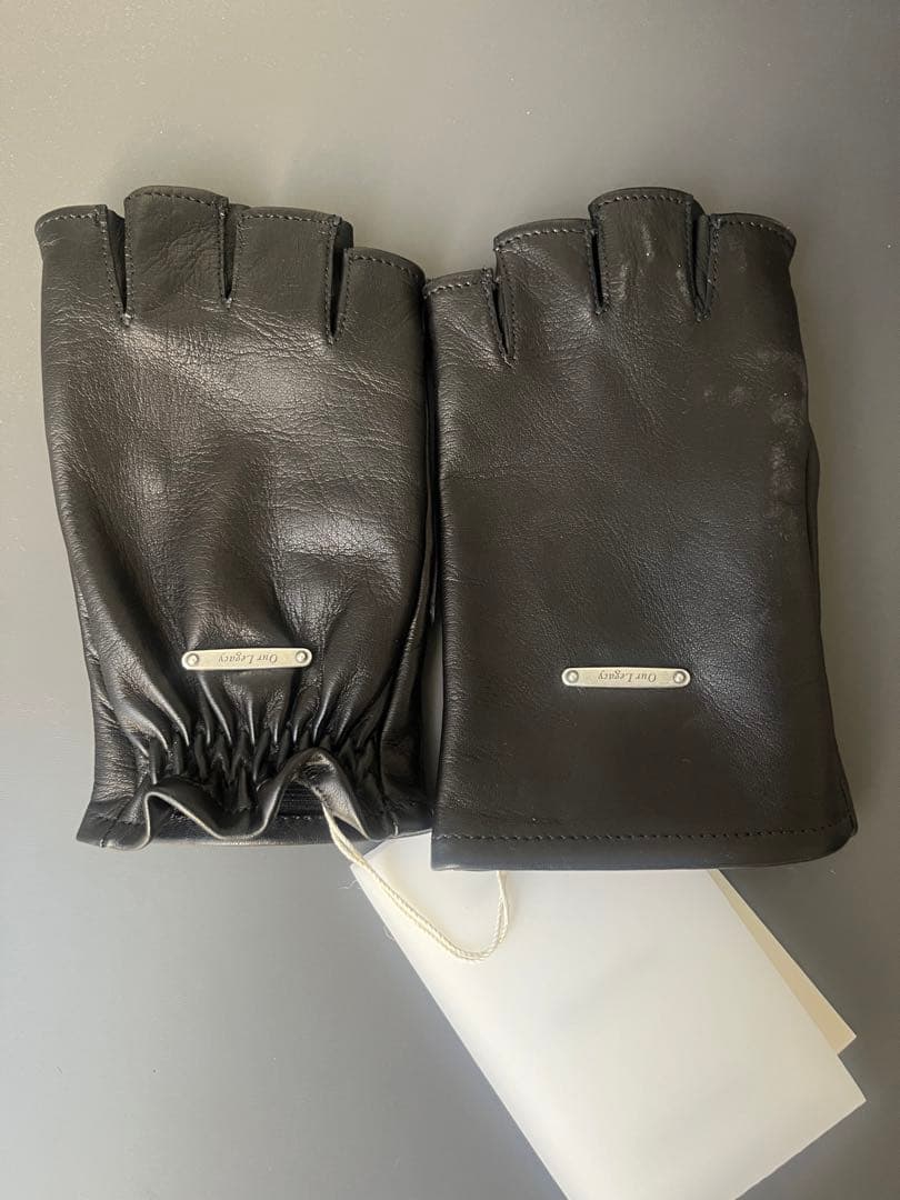 小物 OUR LEGACY MIS MATCH GLOVE BLACK LEATHER