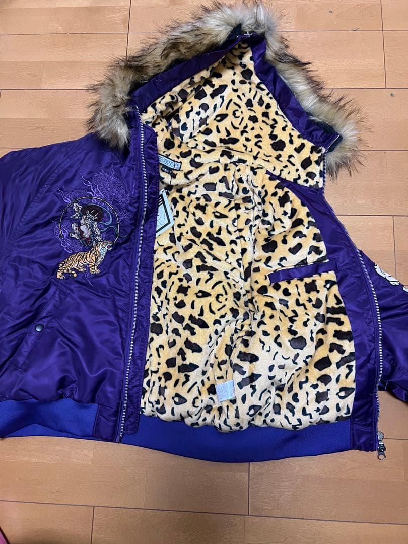 裏地もあり温かいGALFY パープル ジャンパー