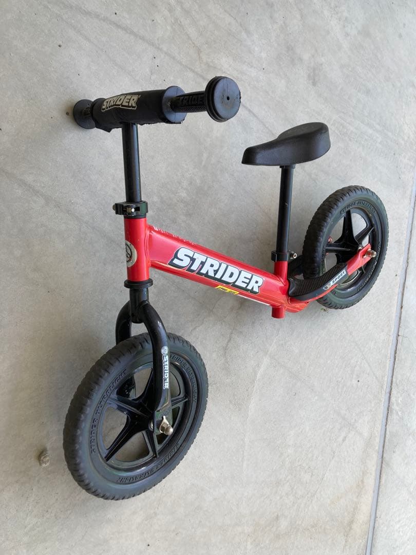 STRIDER バランスバイク 赤　肘膝サポーターセット