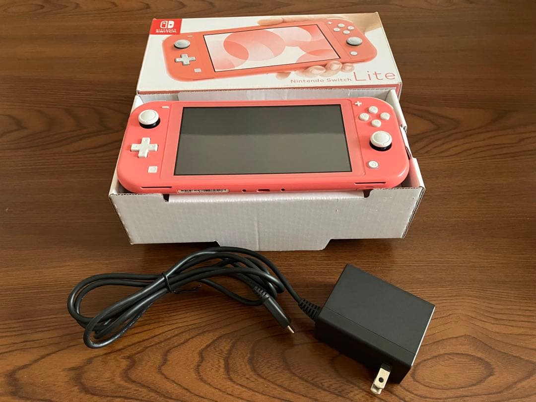 スイッチライト　コーラルピンク