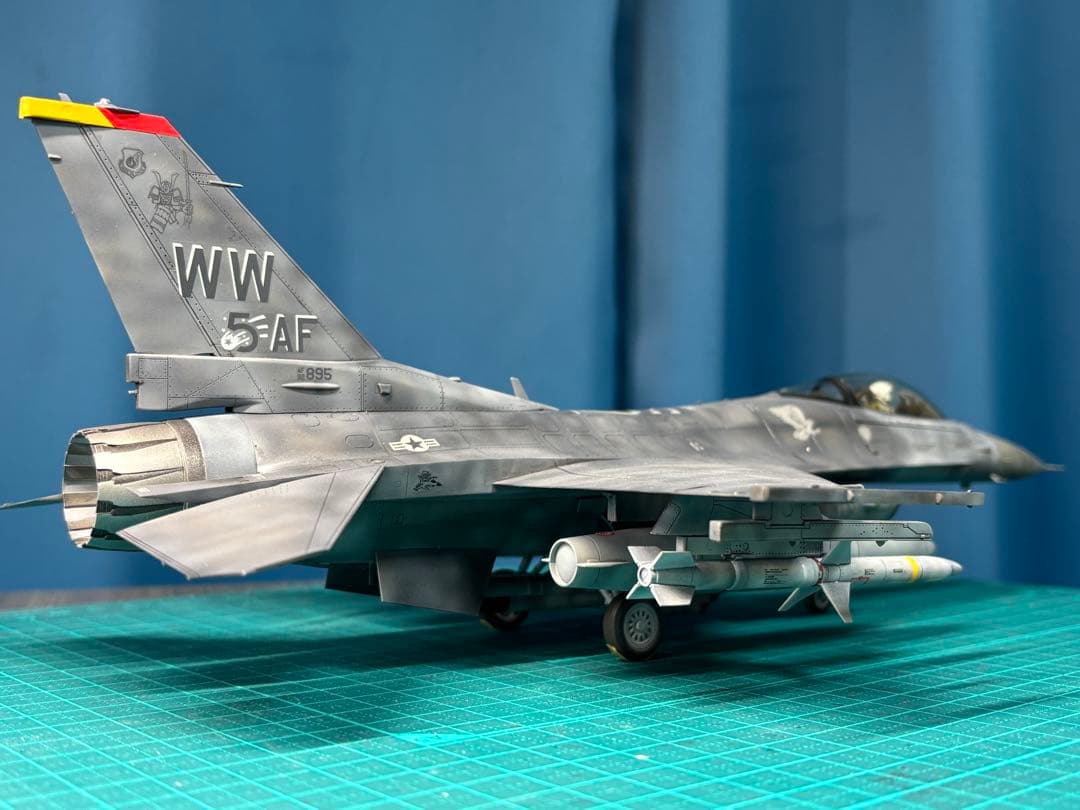 戦闘機　プラモデル完成品　タミヤ　1/48 F-16CJ