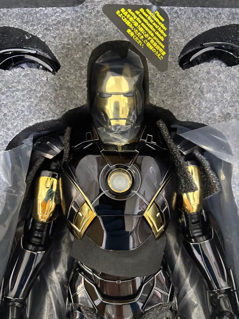 ホットトイズ　アイアンマン・マーク7（ブラック＆ゴールド版）