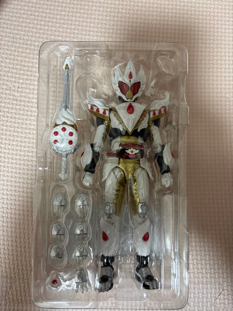 フィギュアーツ　仮面ライダーガヴ ケーキングフォーム