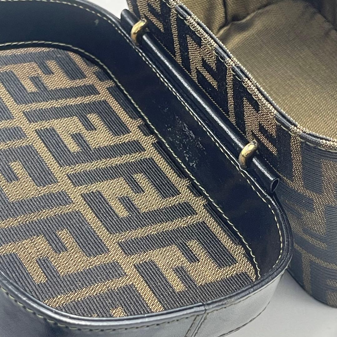 【美品】FENDI フェンディ ズッカ 2way ショルダーバッグ ヴァニティ