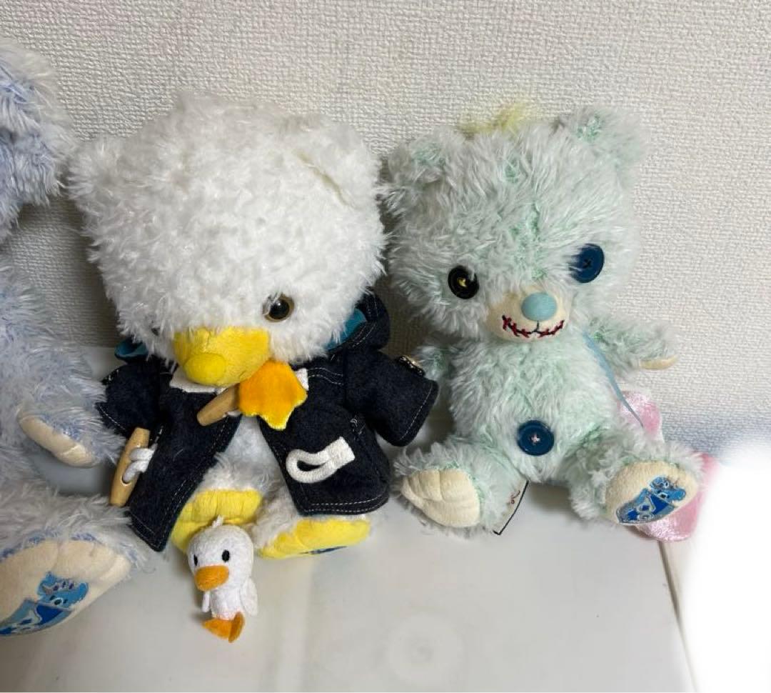 ユニベアシティのぬいぐるみ、ぬいぐるみバッチのセット（ブルー、パイ、バニラ）