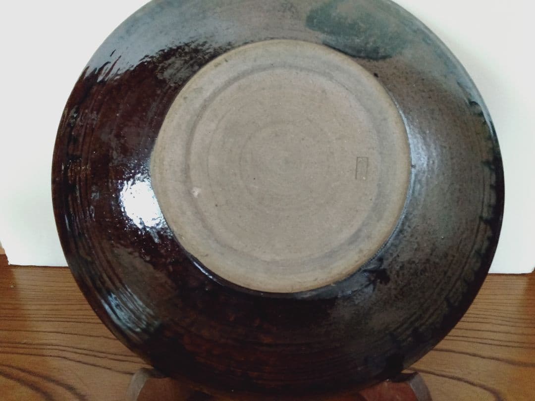 小鹿田焼　飛び鉋に三彩　尺三寸皿　木製皿立て付