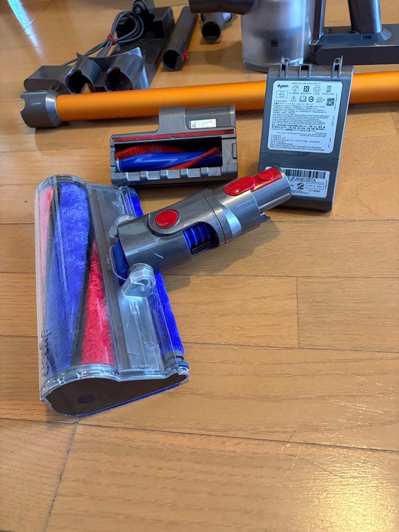 Dyson V8 Fluffy　分解清掃、消耗品全新品交換済み