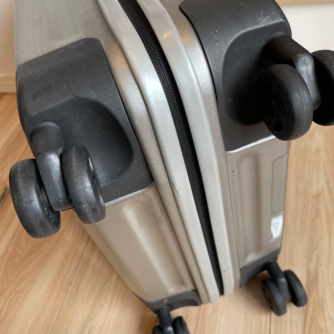 サムソナイト　Samsonite INOVA SPINER55 スーツケース　銀