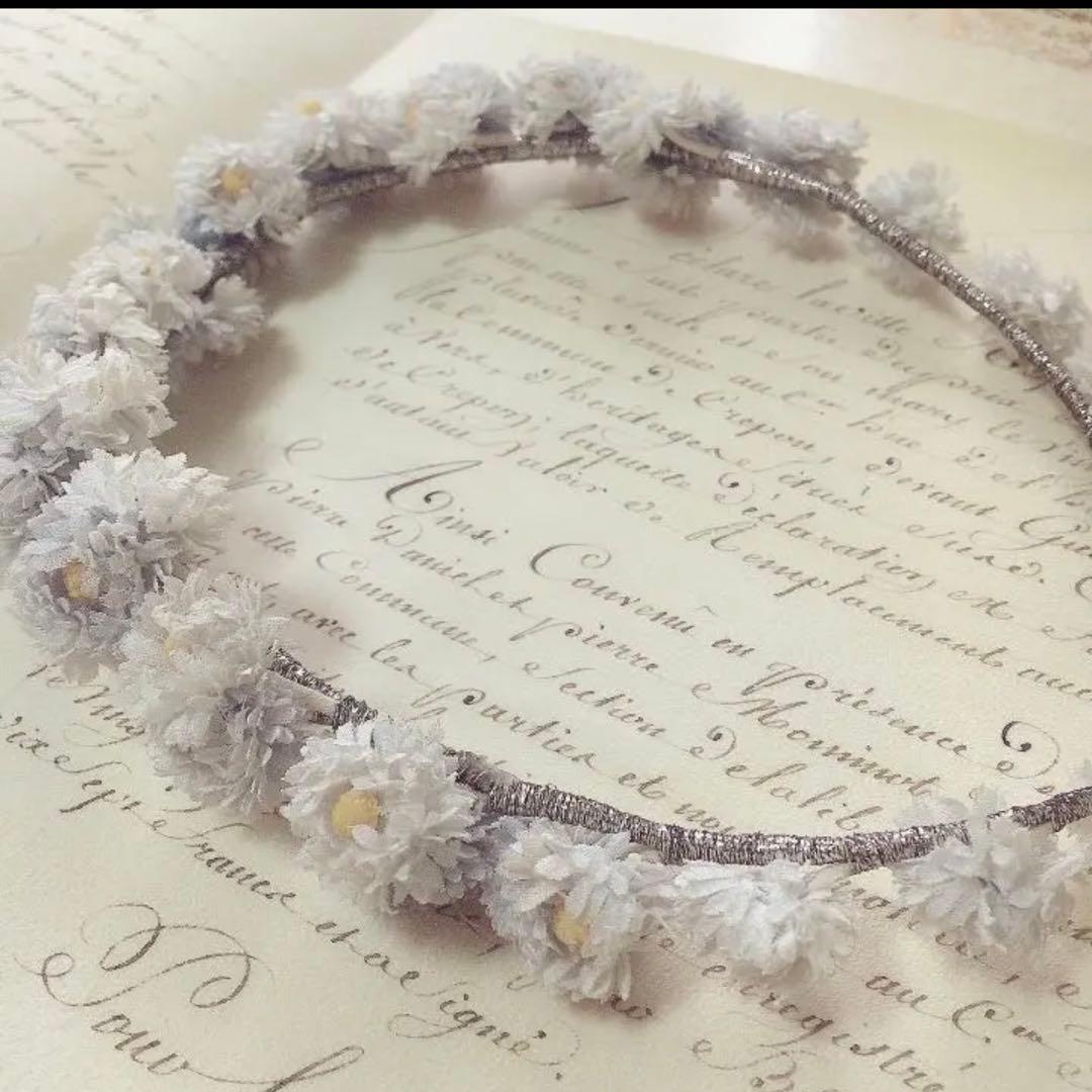 フランス アンティーク　パウダーブルーのデイジーの花冠　布花　コサージュ