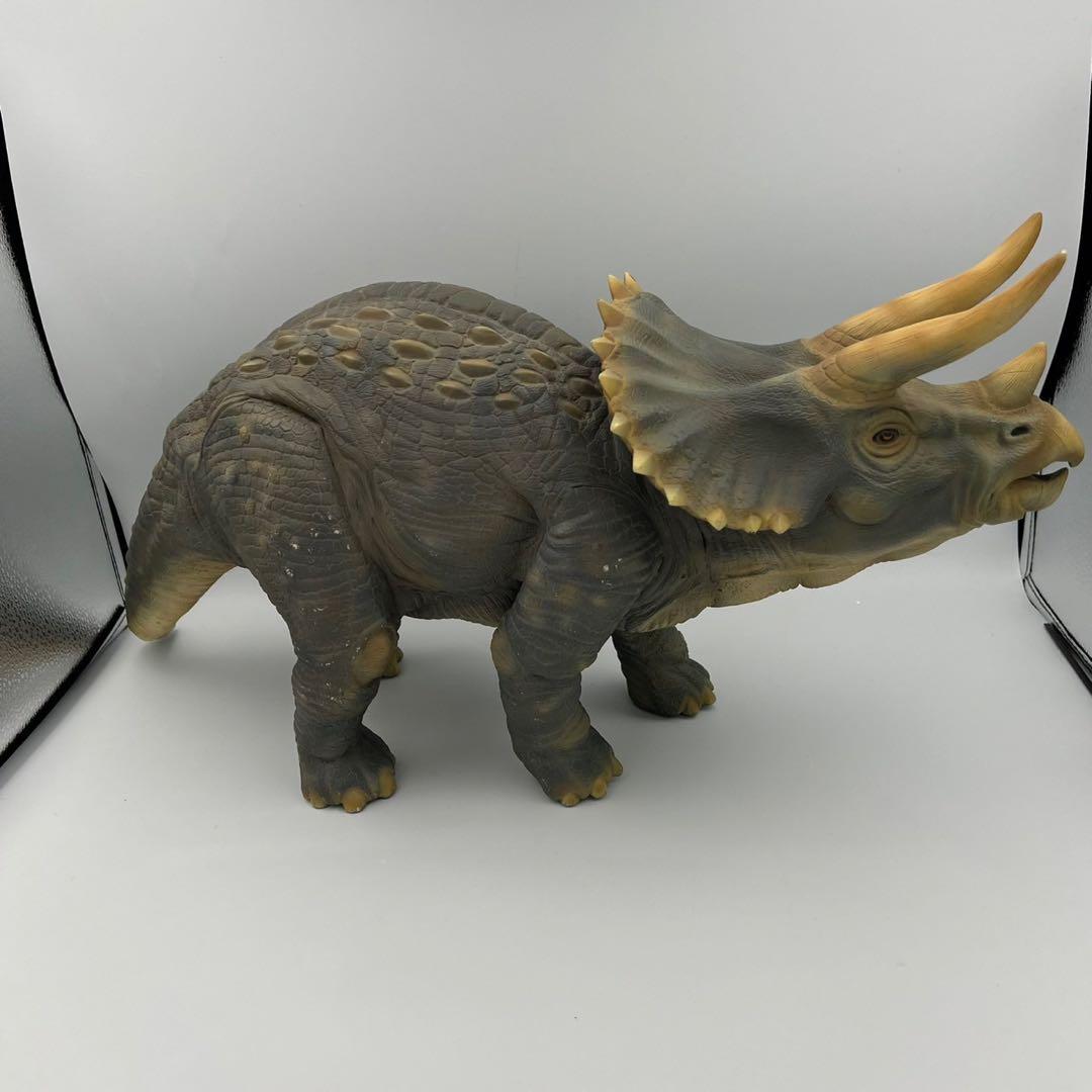 ツクダホビー　ジュラシックパーク　トリケラトプス　フィギュア　ワールド　完成品